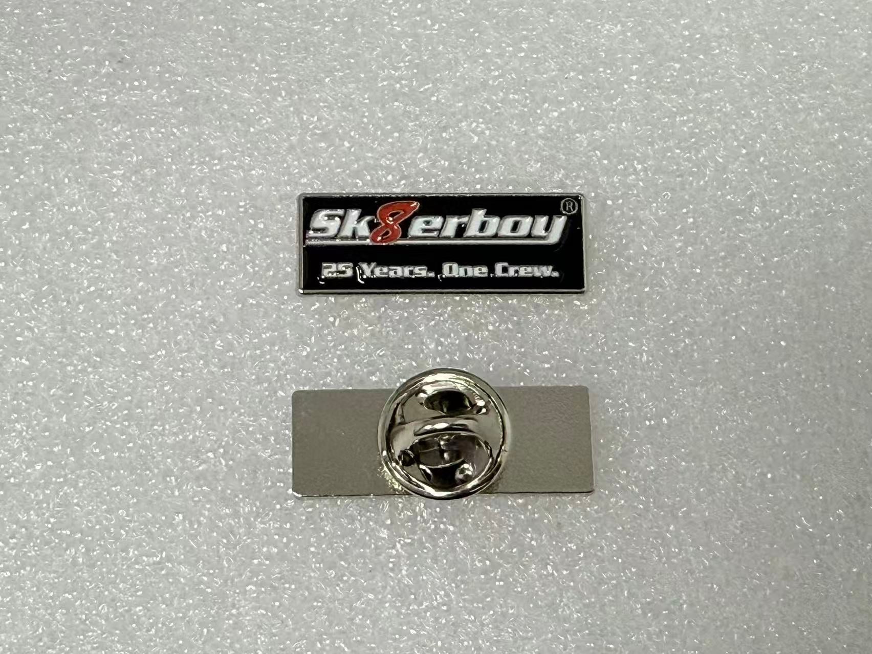 Sk8erboy® PIN – 25 Years. One Crew. - Sk8erboy® - Shop Deutschland Noodosz