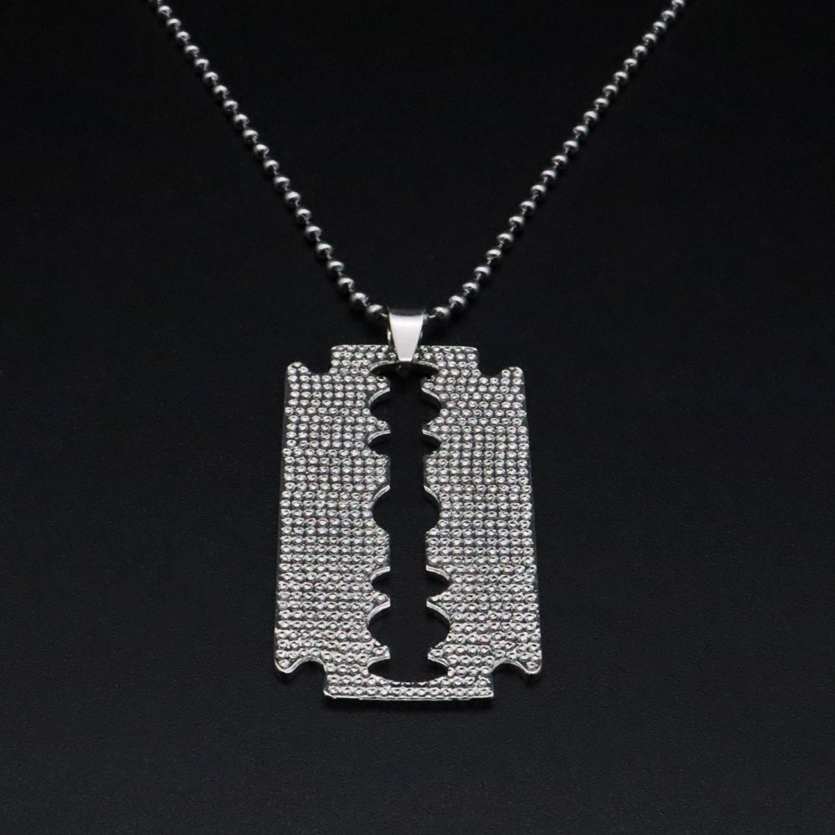 Kette mit Rainbow-Rasierklinge