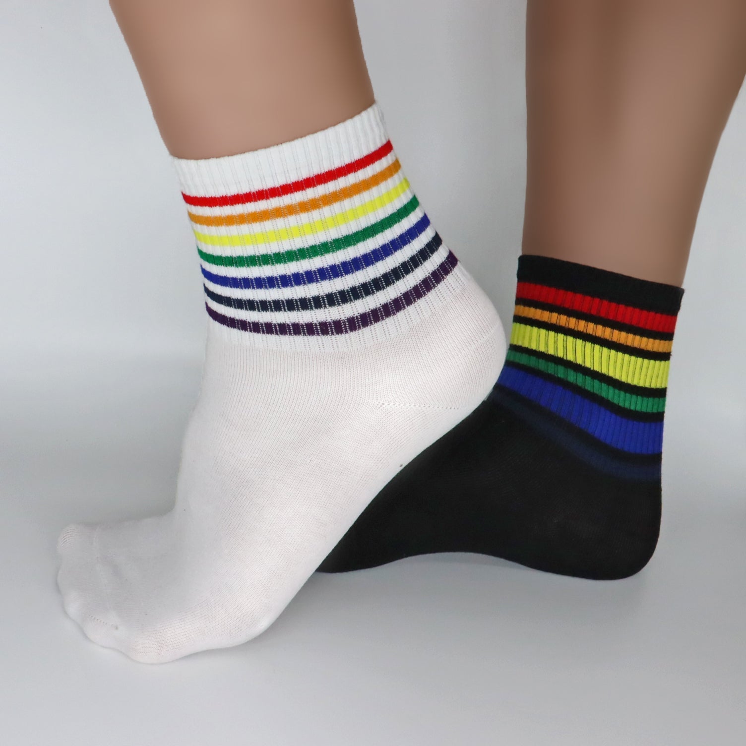 Regenbogen - Socken (Schwarz/Weiß mit Streifen) - Gay - Shop.berlin - Shop Deutschland Noodosz