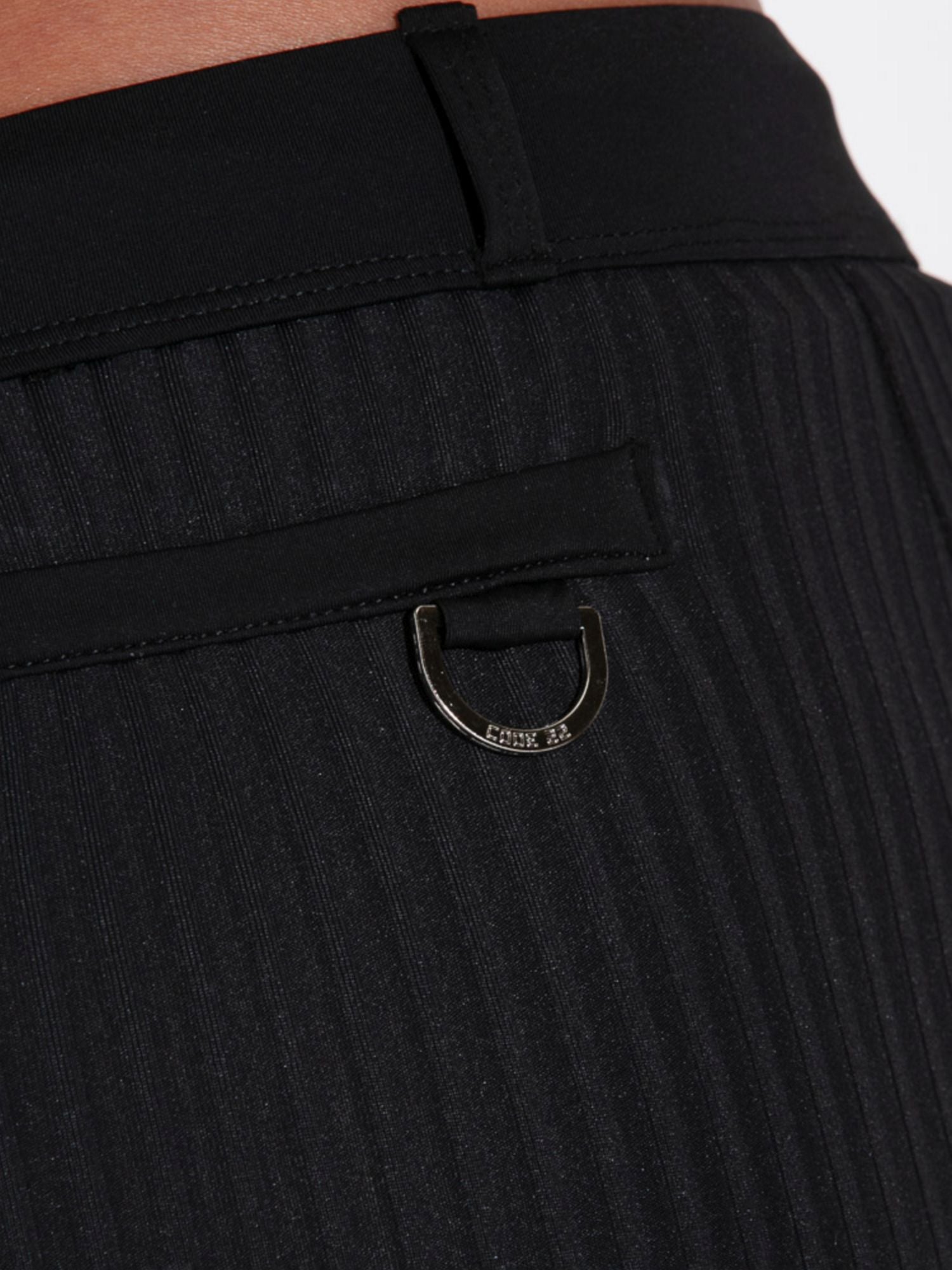 Detail of CODE 22 Sitges Trunk showcasing the logo tag and fabric texture, featuring a sleek design and quality craftsmanship. CODE 22 SITGES TRUNK 25012, Herren Badehose mit Push-Up Einlage Code 22 Kleidung & Accessoires:Herren:Herrenmode:Bademode nudosz.myshopify.com