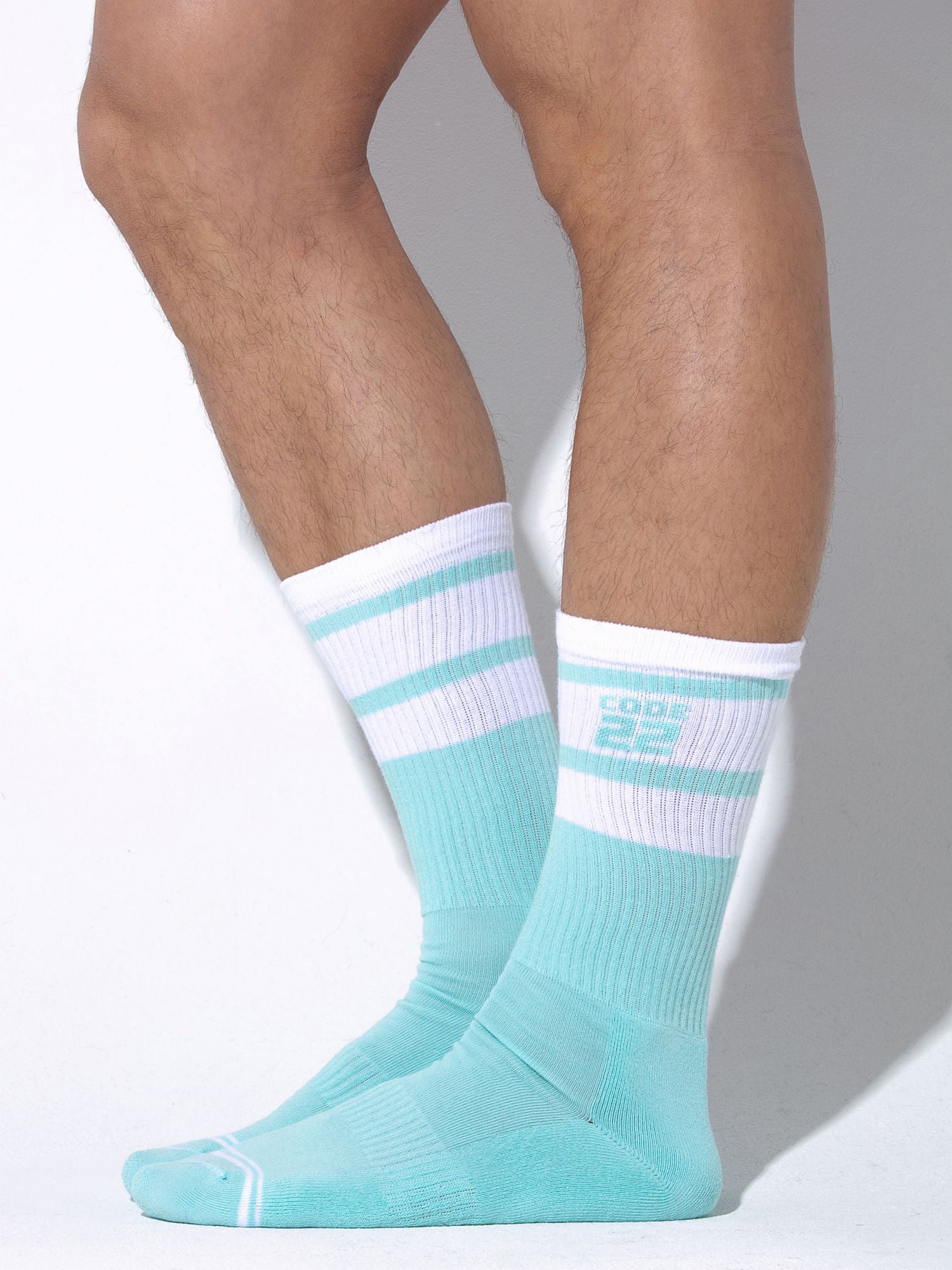CODE 22 Essential Crew Sock 8019 in mint green, featuring stripes and logo, designed for premium comfort and regular fit. CODE 22 Essential Crew Sock 8019 - Herren Sport Socken, Stutzen Code 22 Unterwäsche & Socken nudosz.myshopify.com