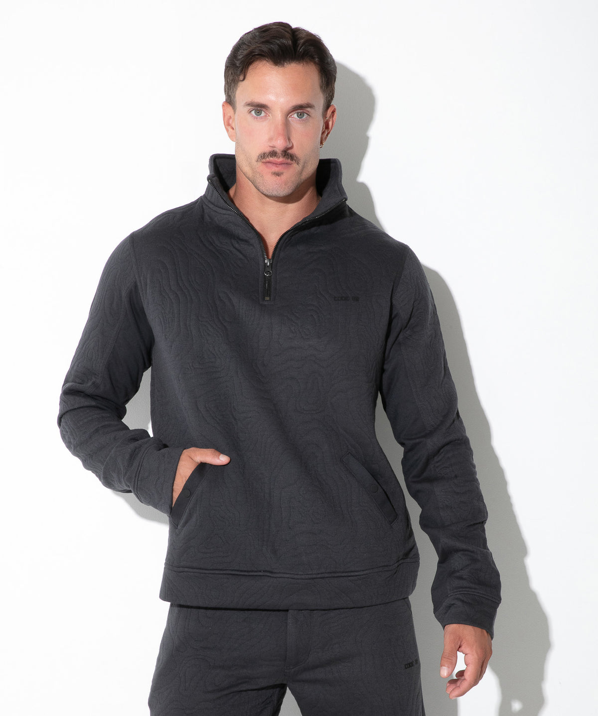 Gestepptes Sweatshirt mit Troyer-Kragen – 9785 Dunkelgrau - Code 22 - Shop Deutschland Noodosz