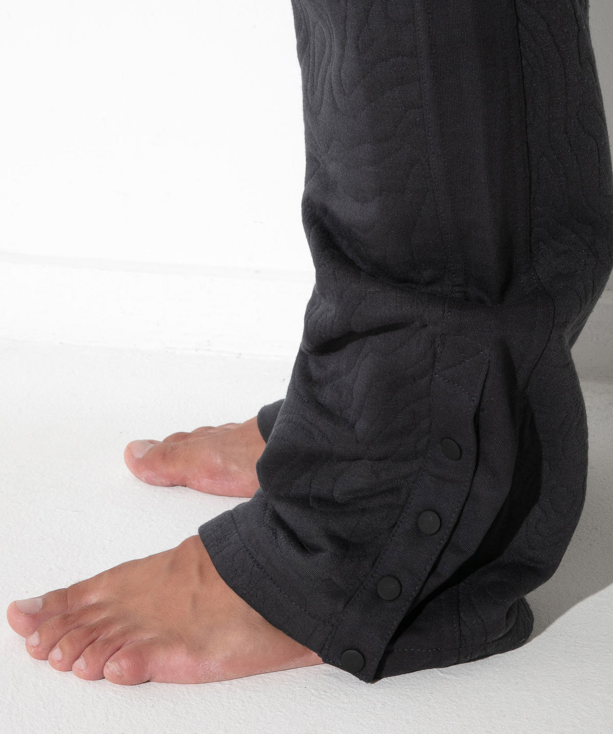 Gesteppte Hose mit Druckknopf-Details 9787 - Code 22 - Shop Deutschland Noodosz