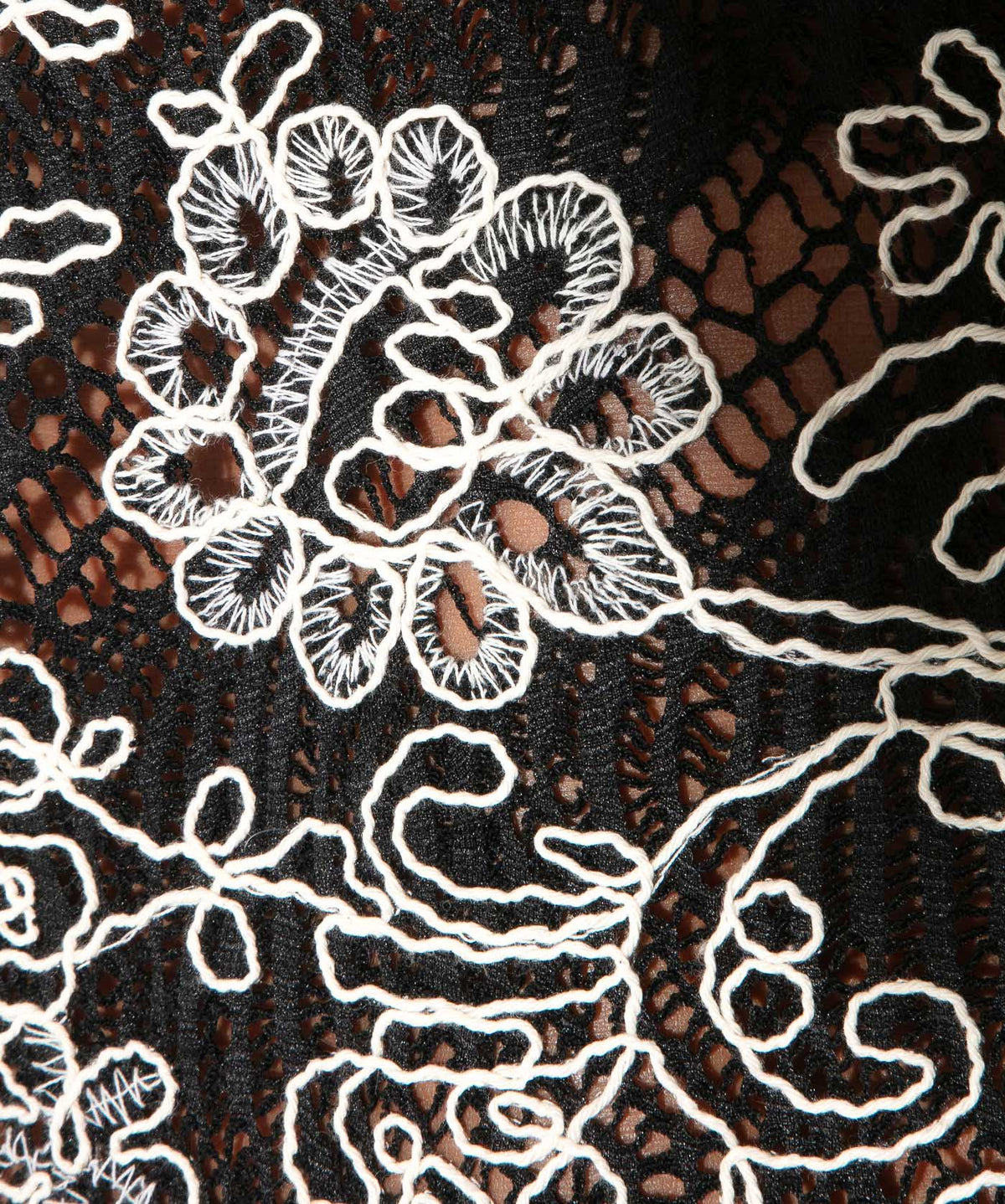 Spitzen-Tanktop mit Kordel-Stickerei 9845 – Schwarz - Code 22 - Shop Deutschland Noodosz