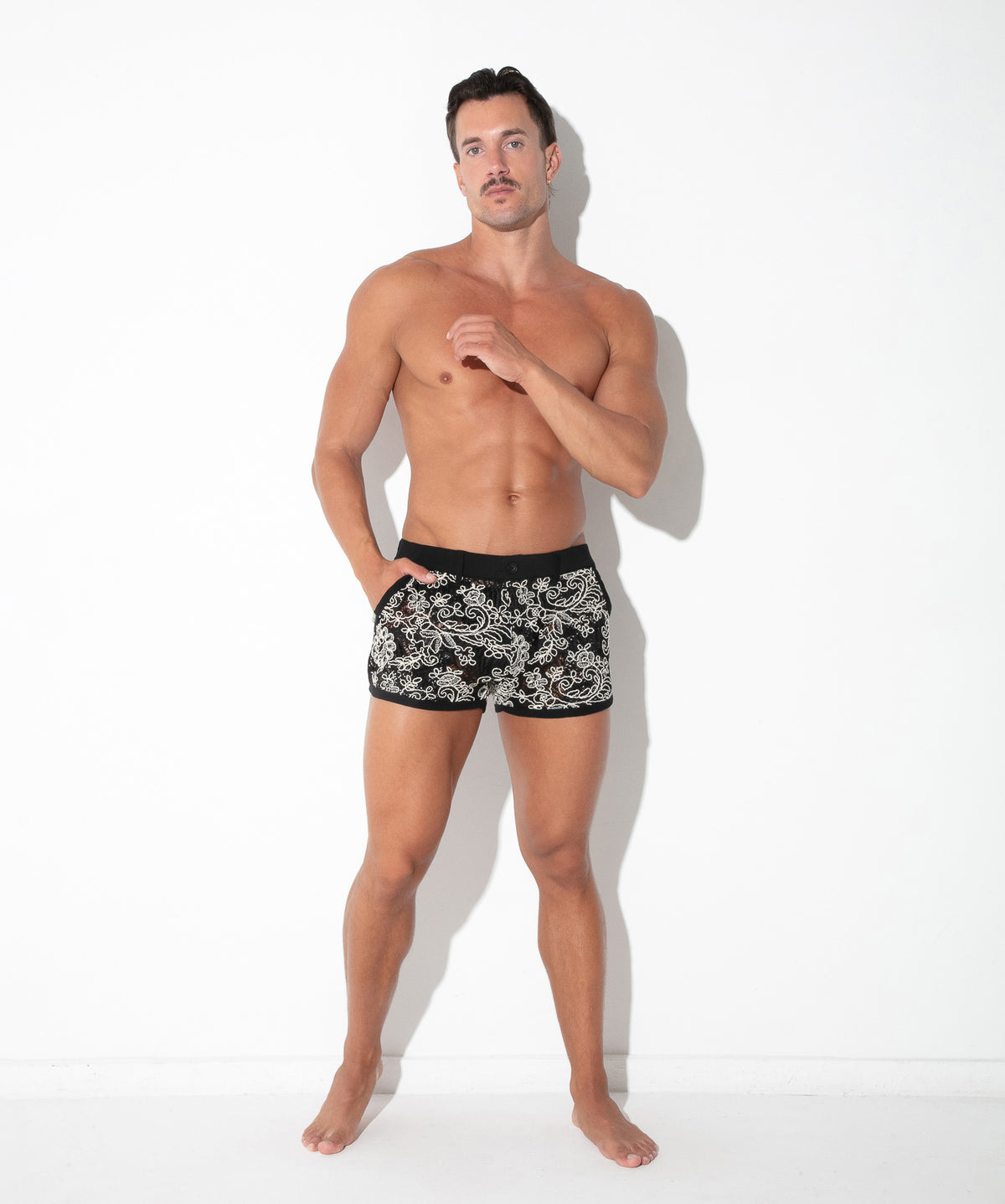 Spitzen-Shorts mit Kordel-Stickerei 9846 – Schwarz - Code 22 - Shop Deutschland Noodosz