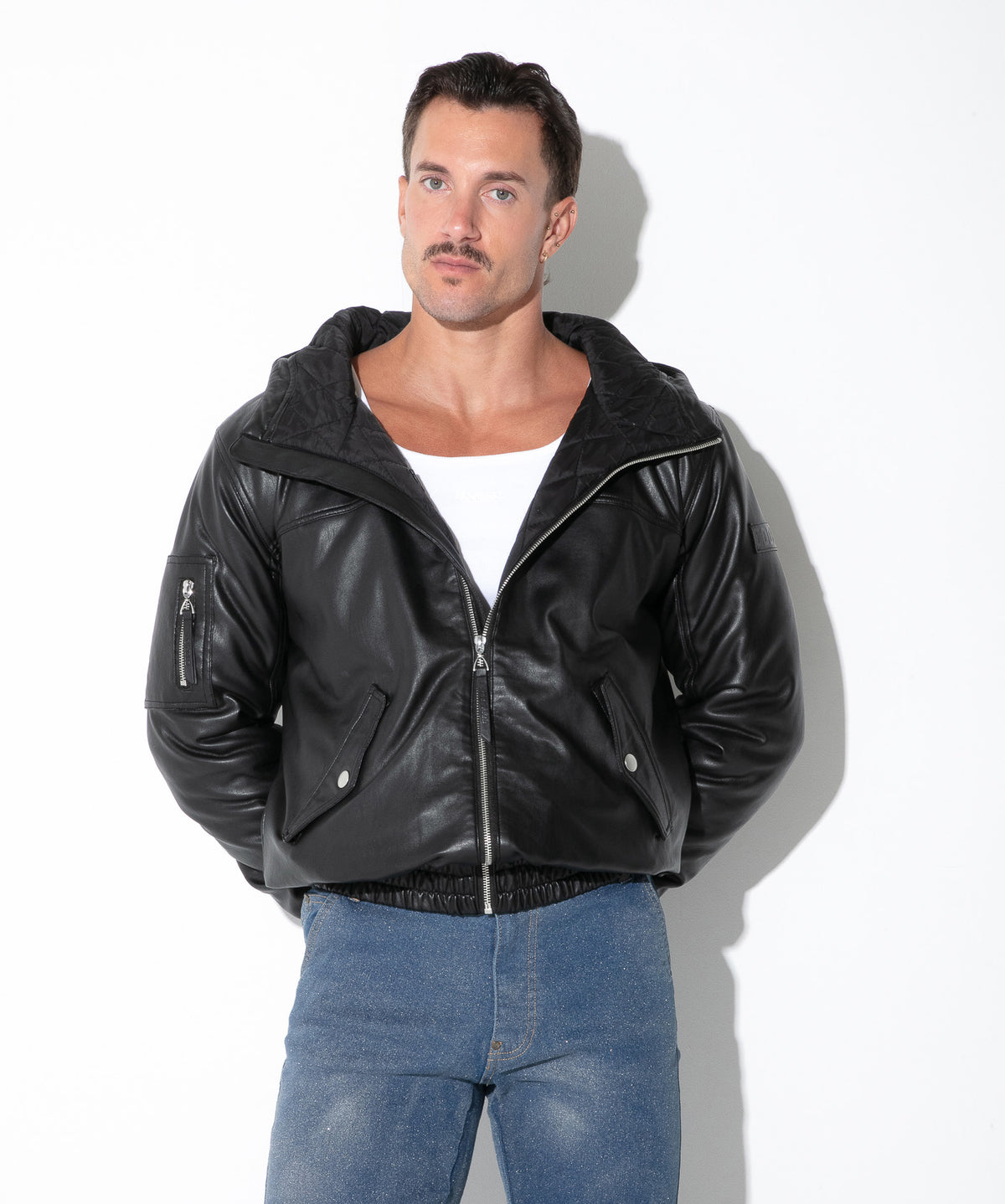CODE 22 Kunstleder-Bomberjacke mit Kapuze 9856 – Schwarz
