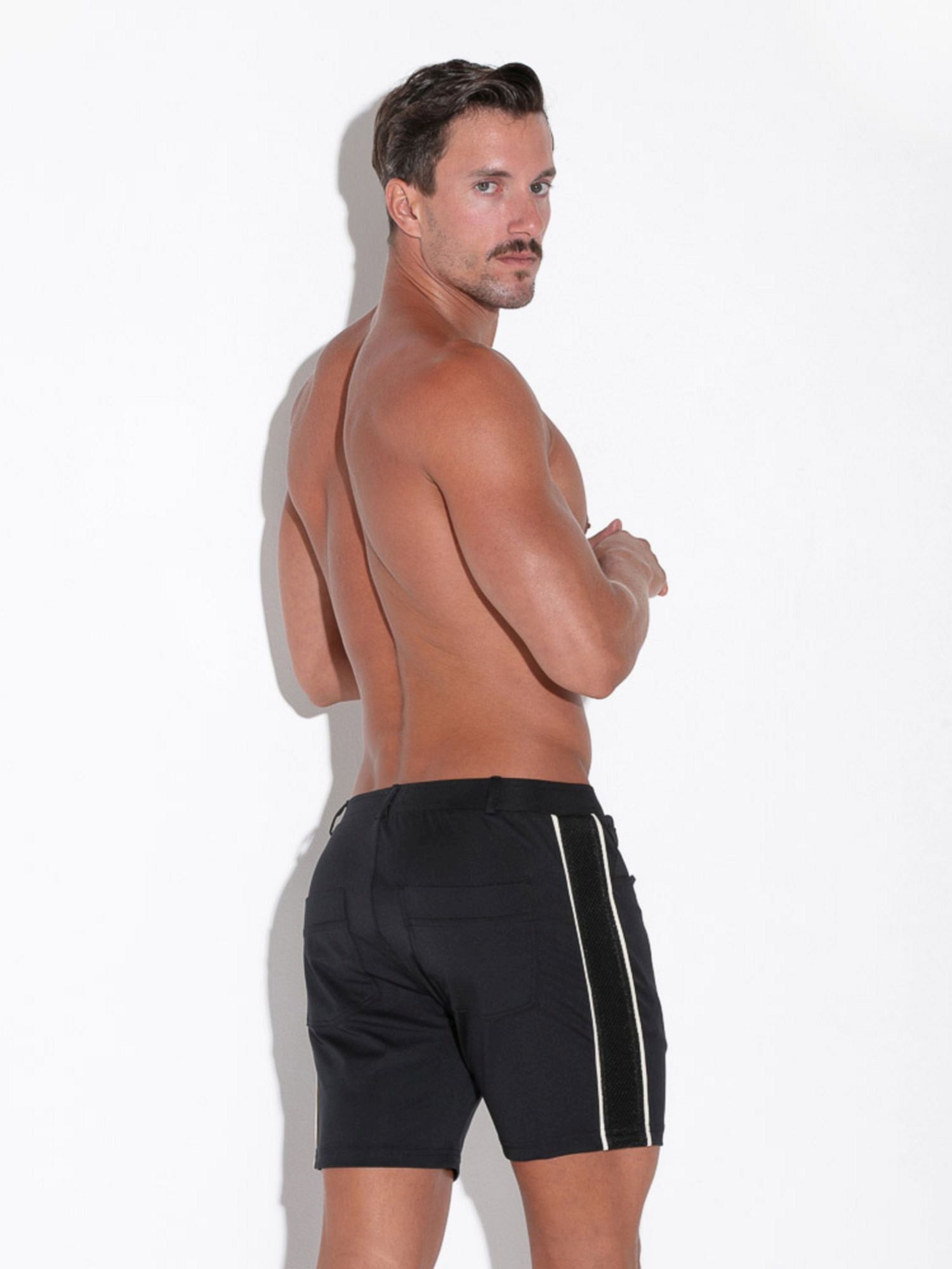 CODE 22 RUSH SHORT - 9923 pantalon de sport court 