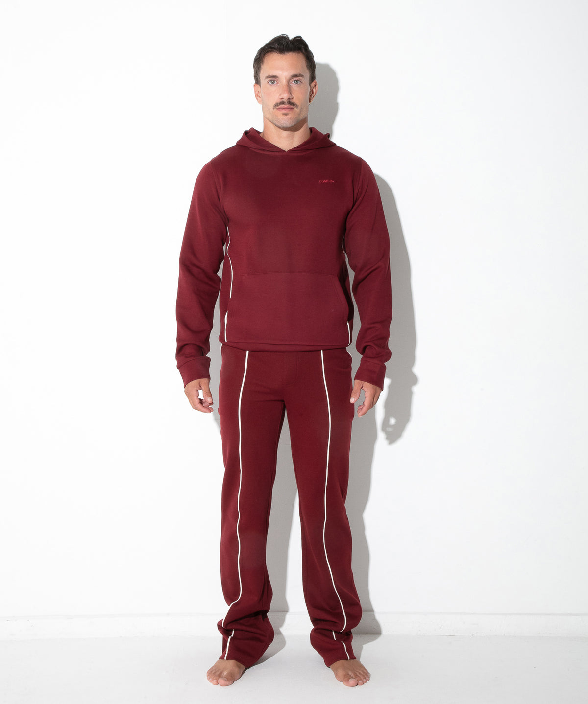 Lounge-Hoodie mit Kontrast-Paspeln 9943 – Bordeaux - Code 22 - Shop Deutschland Noodosz