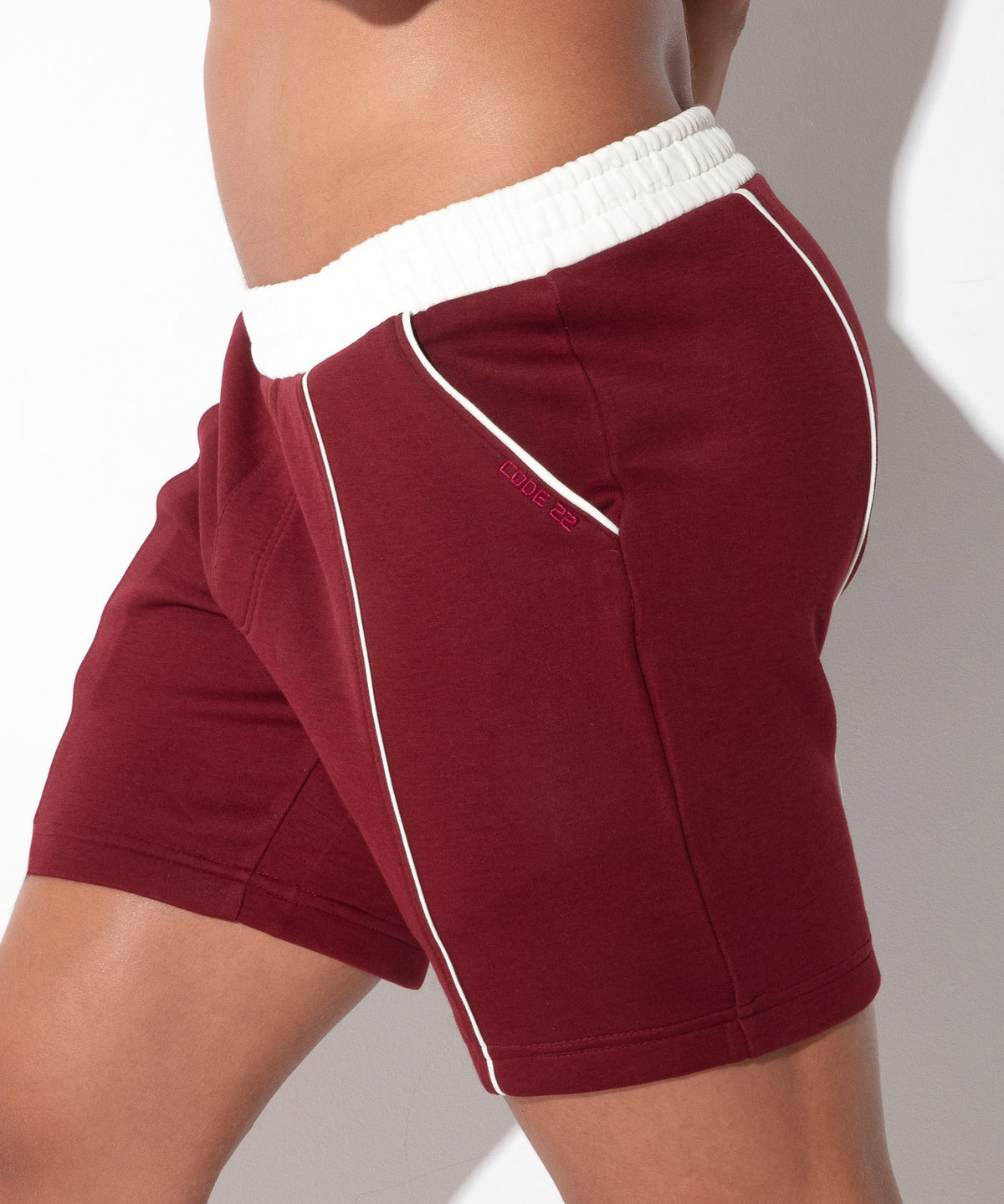 Lounge-Shorts mit Kontrast-Paspeln 9945 – Bordeaux - Code 22 - Shop Deutschland Noodosz