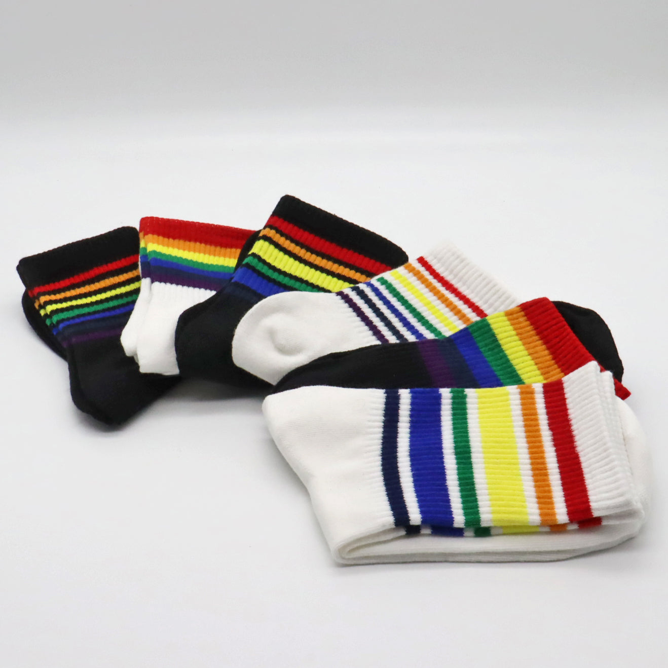 Regenbogen-Socken (Schwarz/Weiß mit Streifen)