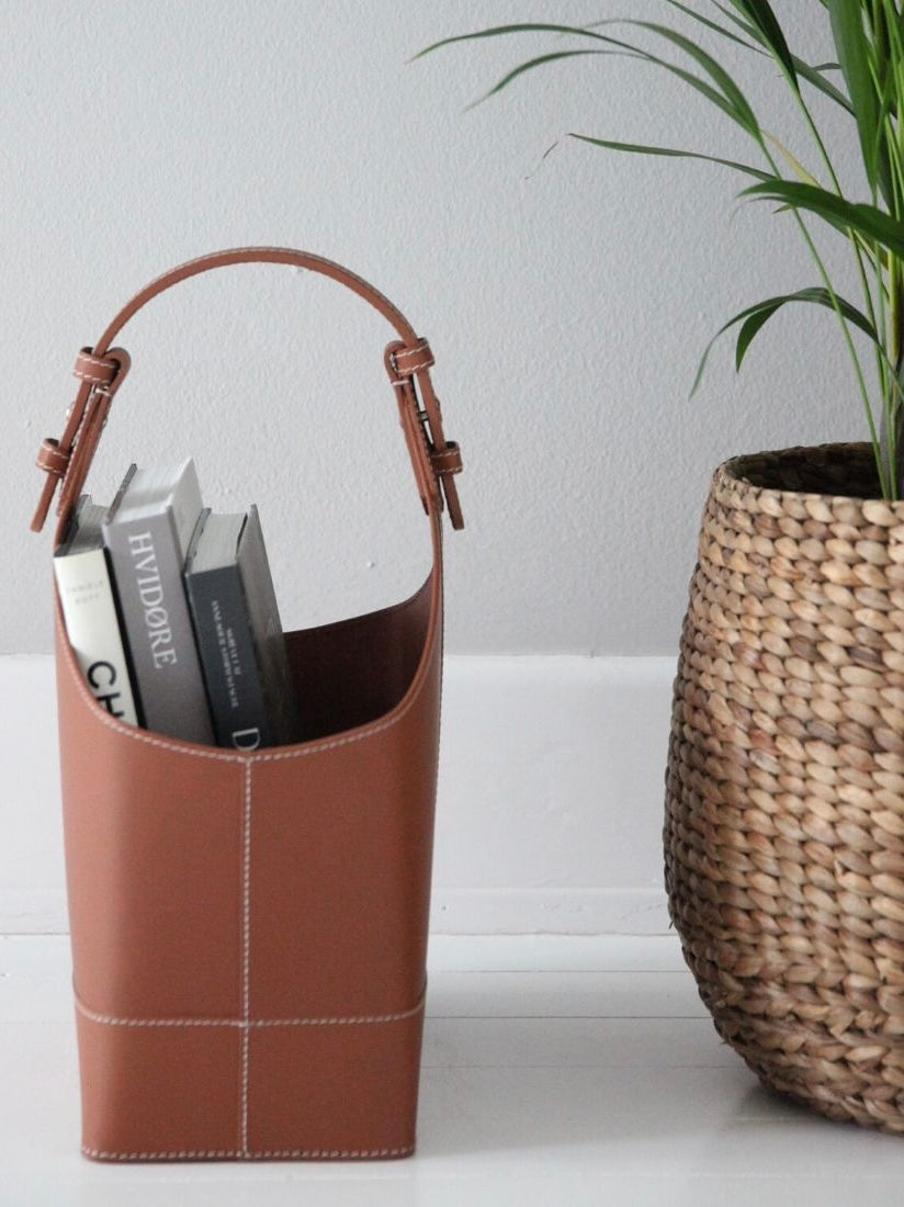 Zeitungskorb Narrow Leder, in verschiedenen Farben