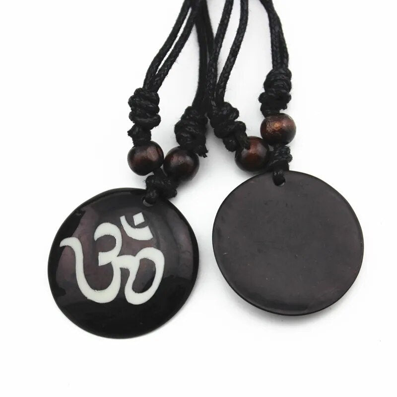 AUM OM Ohm Hindu Buddhist Hinduismus Yoga Anhänger Halskette - Glücksbringer aus Yak - Knochen - NiZED - Shop Deutschland Noodosz