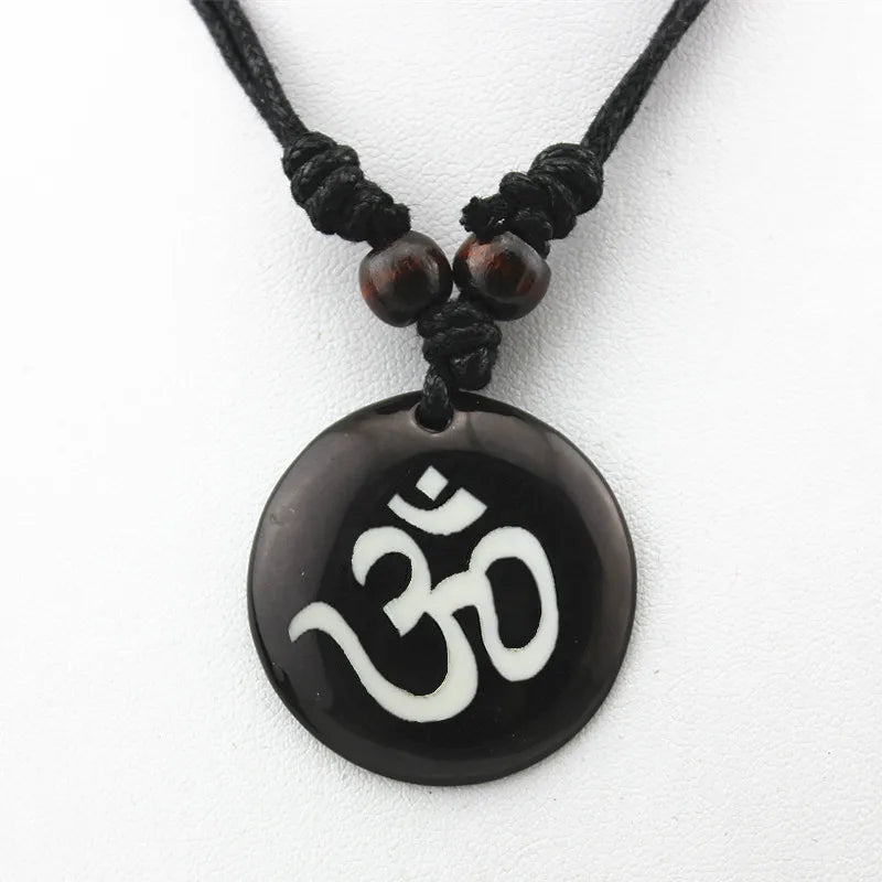 AUM OM Ohm Hindu Buddhist Hinduismus Yoga Anhänger Halskette - Glücksbringer aus Yak - Knochen - NiZED - Shop Deutschland Noodosz