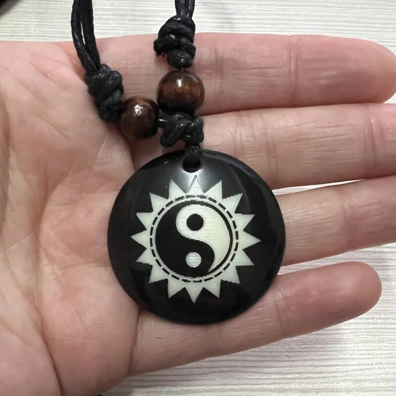 AUM OM Ohm Hindu Buddhist Hinduismus Yoga Anhänger Halskette - Glücksbringer aus Yak - Knochen - NiZED - Shop Deutschland Noodosz