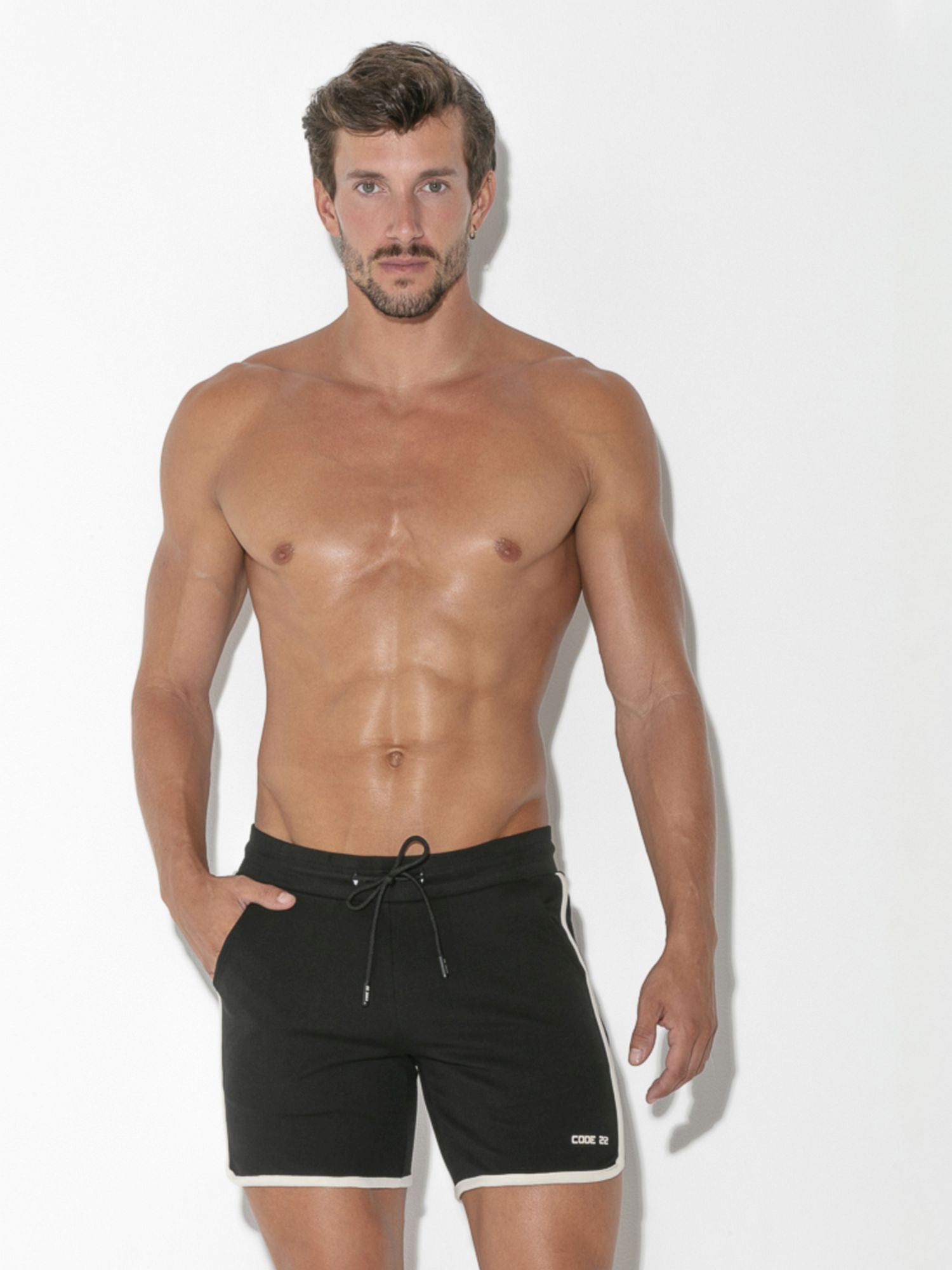 CODE 22 FOCUS SHORT - 9817 Gymshort, kurze Sporthose - Code 22 - Shop Deutschland Noodosz