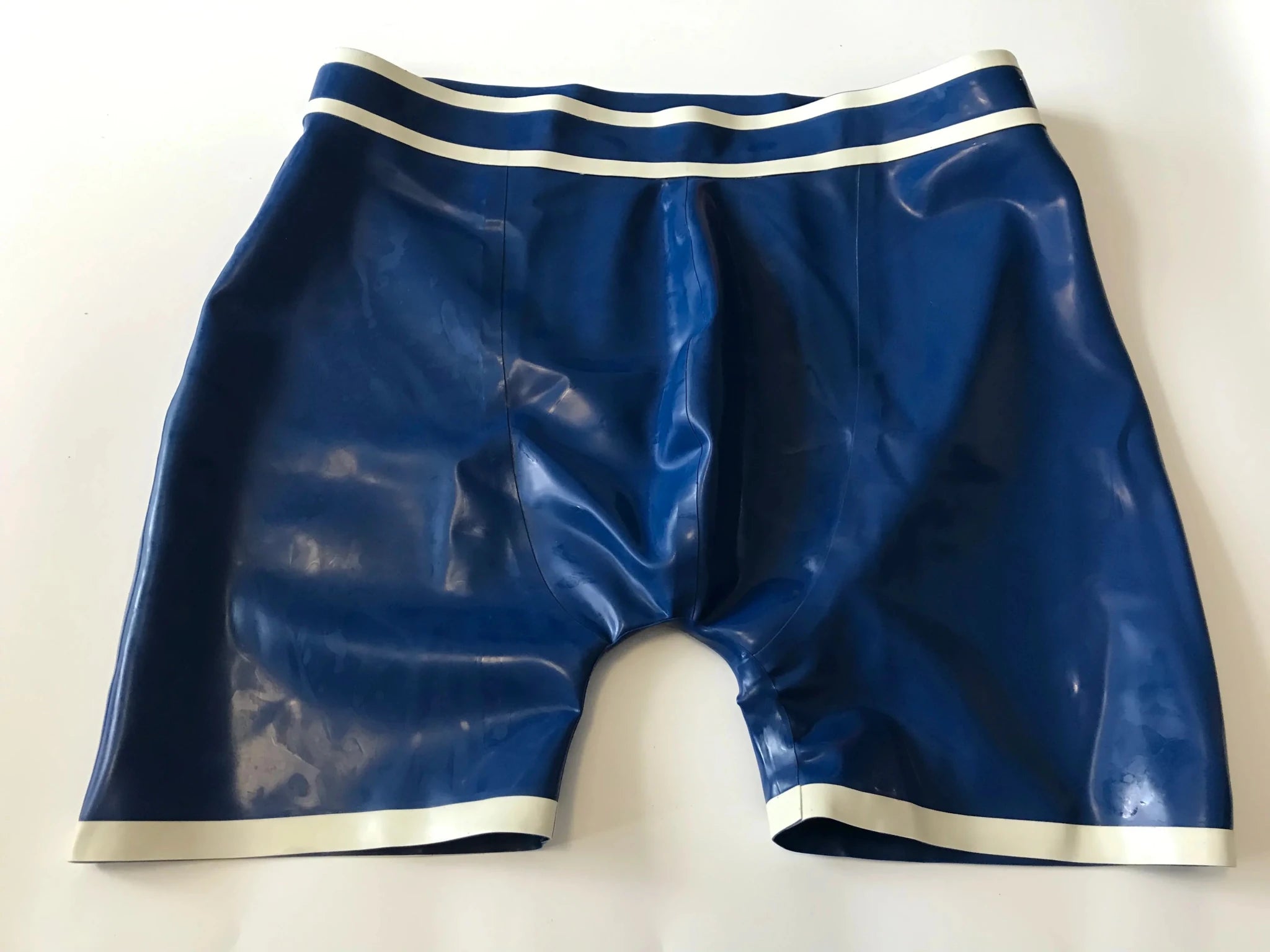 Herren blaue Latex Hot Shorts – körpernahe Gummi Shorts - FlowNight - Shop Deutschland Noodosz
