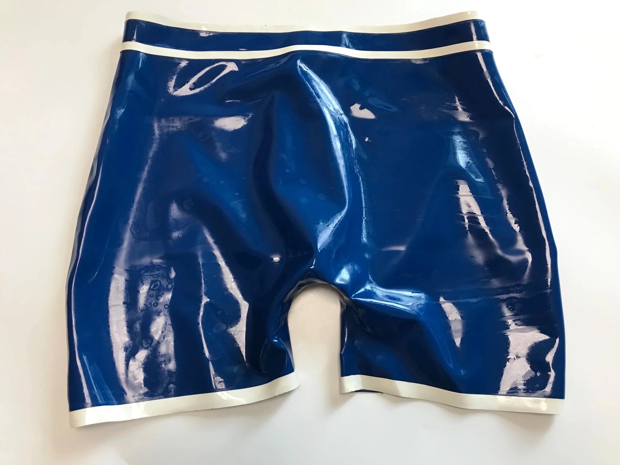Herren blaue Latex Hot Shorts – körpernahe Gummi Shorts - FlowNight - Shop Deutschland Noodosz