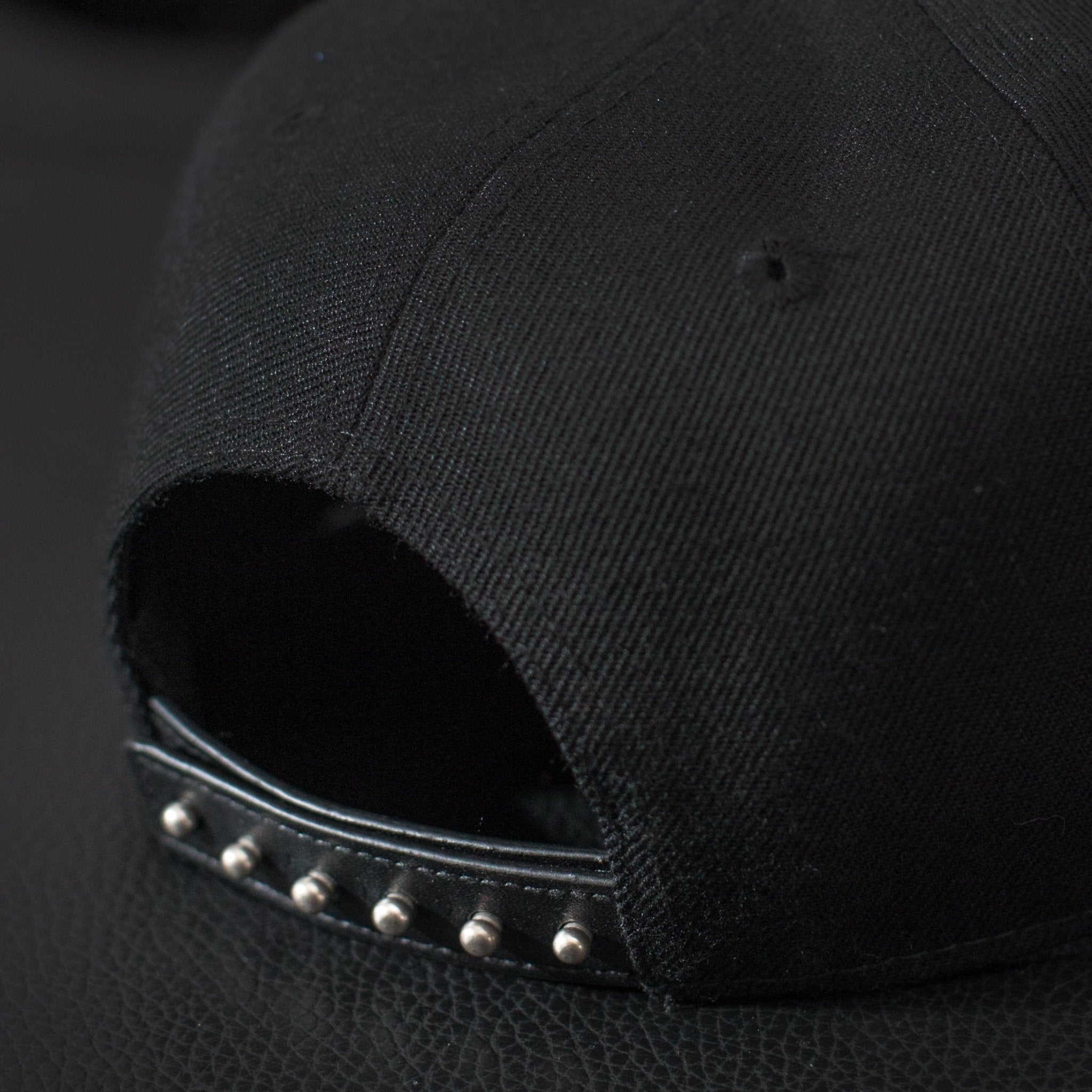 Leathersnap Cap - Black & White - Pablo & Capone - Shop Deutschland Noodosz