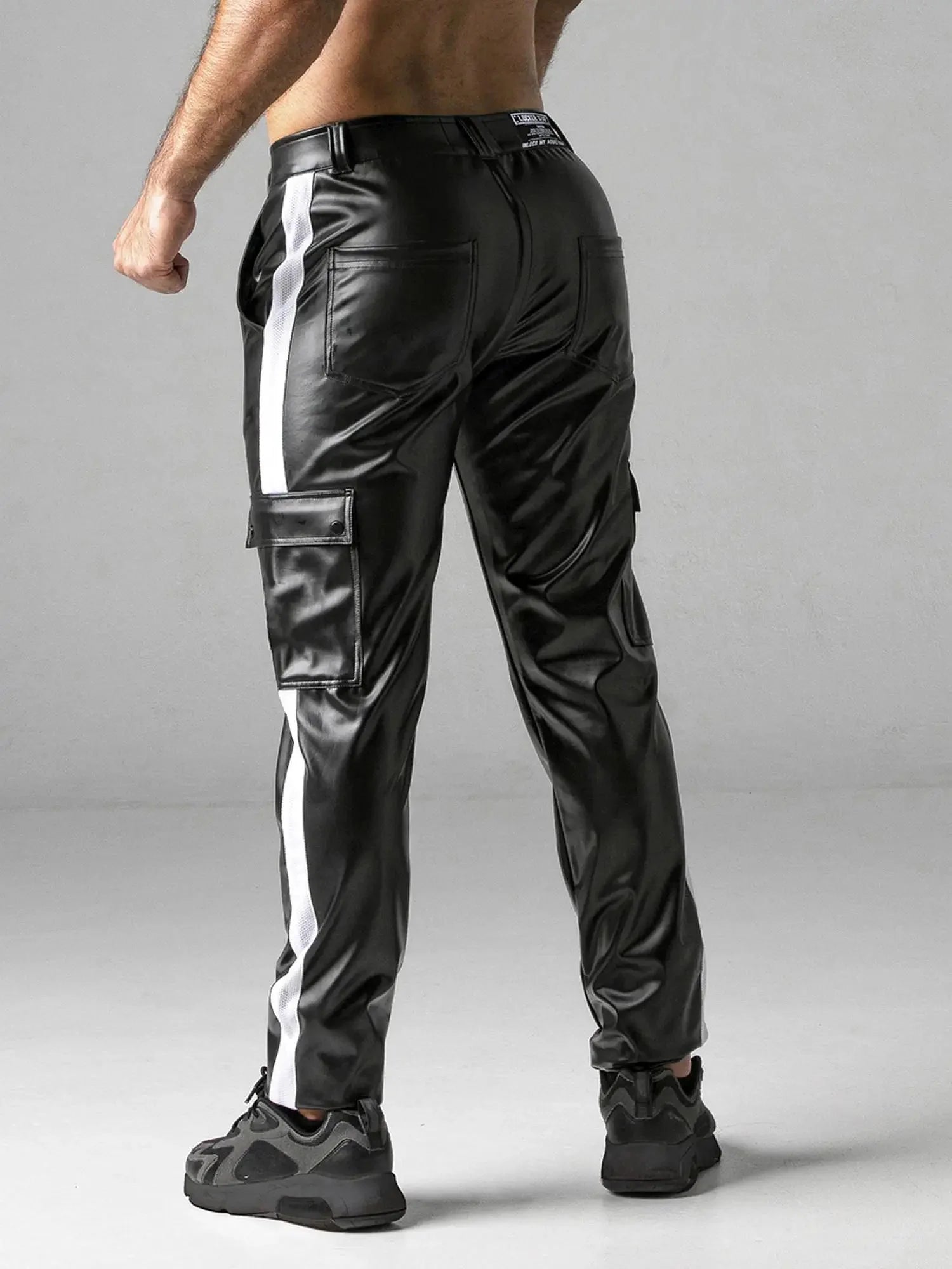 LOCKER GEAR MASSIVE RUDE PANT - LK0965- Leder-Look Fetish Cargo Hose - noodosz - Locker Gear - Kleidung & Accessoires:Spezielle Anlässe:Erotik:Herrenunterwäsche