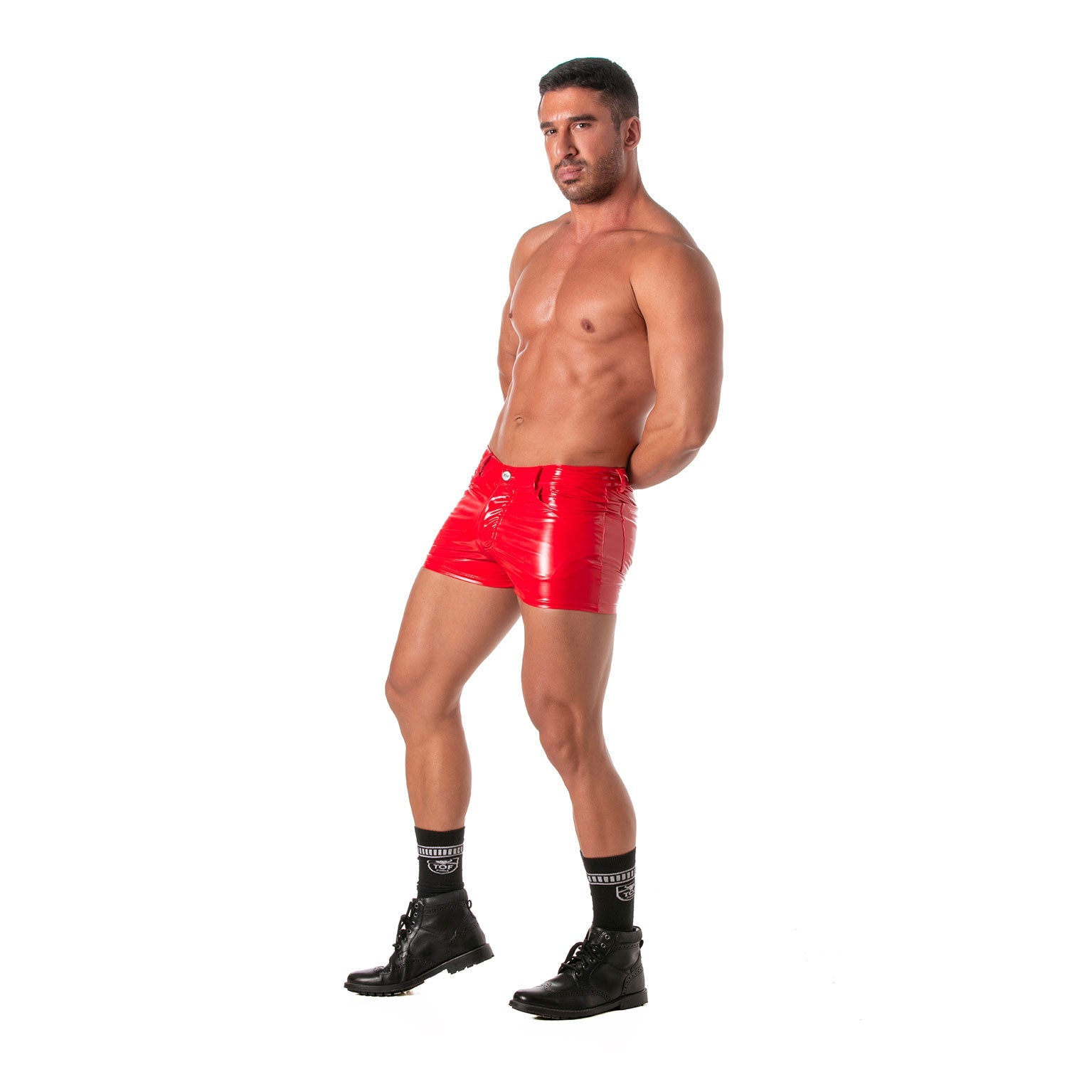 Rote Vinyl - Shorts mit 5 Taschen, oberschenkelhoch – provokante Clubwear und Fetish Wear, Designer Underwear. Pariser Handwerkskunst, die die maskuline Silhouette betont. - TOF Paris - Shop Deutschland Noodosz