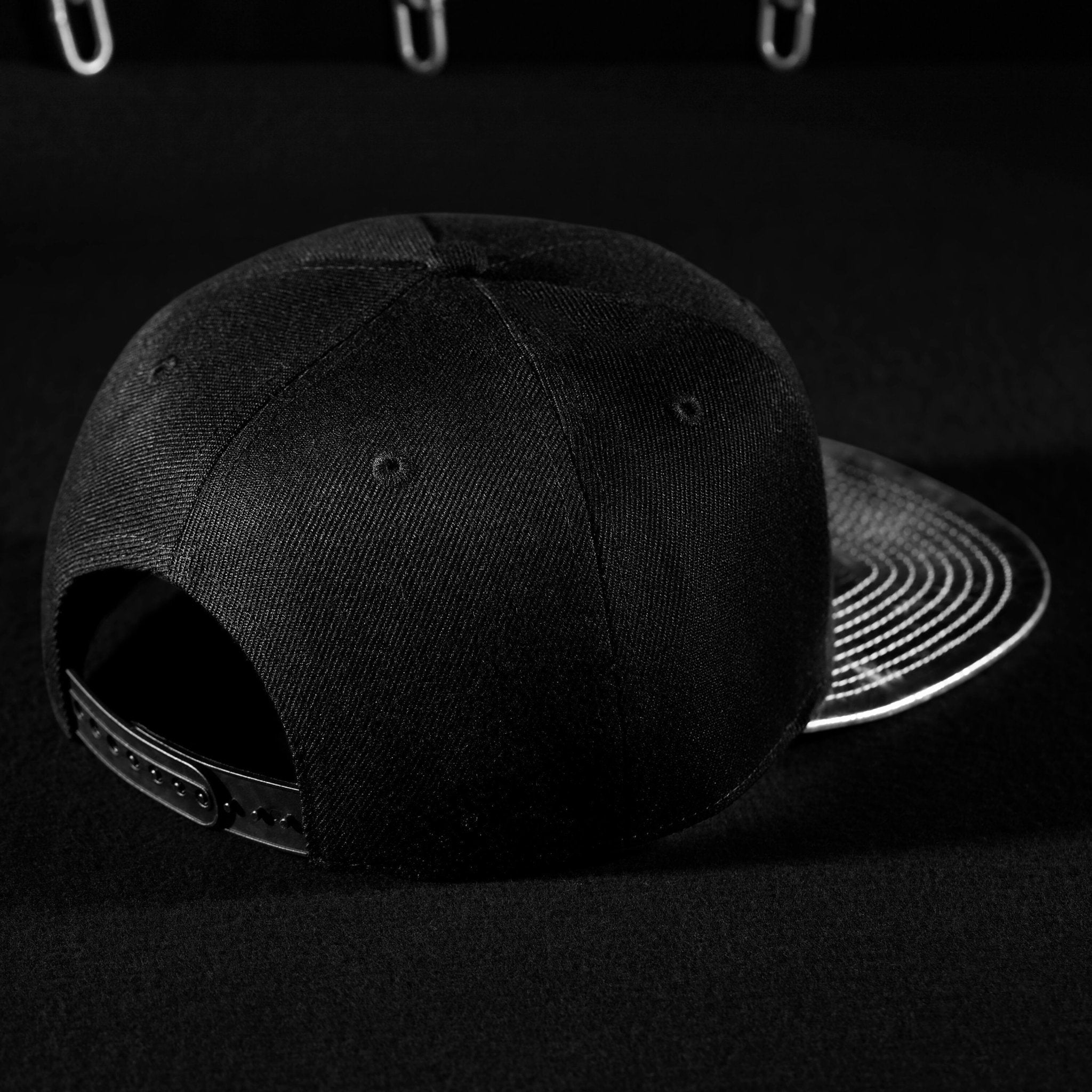 Snapback Cap - Black on Silver - Pablo & Capone - Shop Deutschland Noodosz